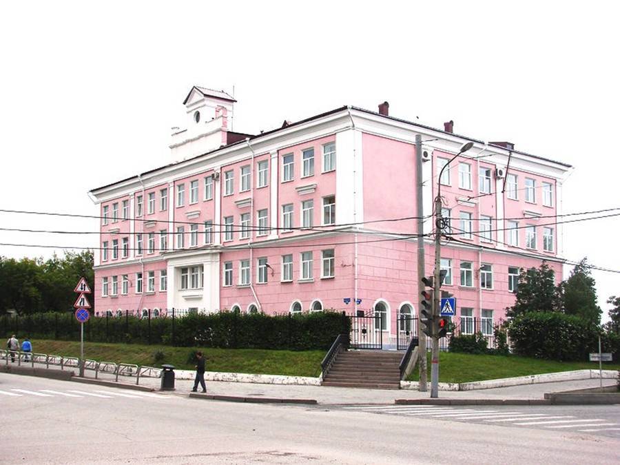 Прокуратура в Перми начала проверку гимназии с завышенными проходными баллами для девочек