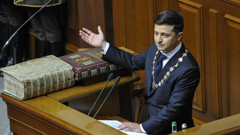 Зеленского попросили на Украине "В отставку!" спустя два дня после инаугурации