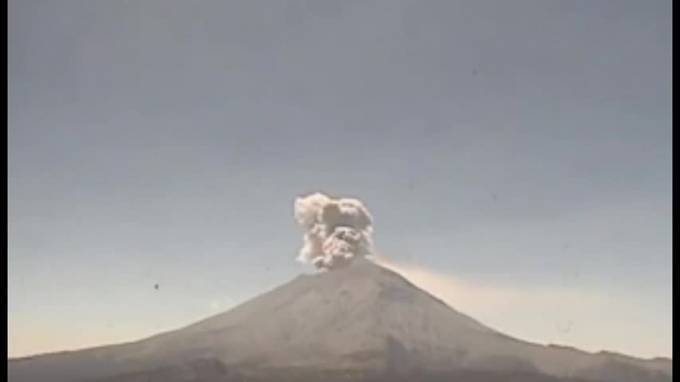 Видео из Мексики: Недалеко от Мехико ожил вулкан Попокатепетль