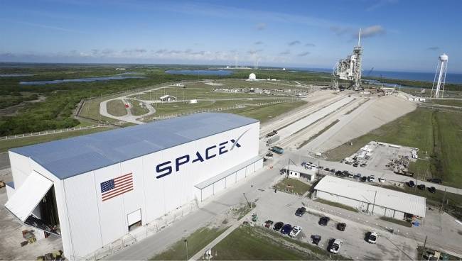 СМИ: SpaceX через суд требует от ВВС США денег на разработку ракет