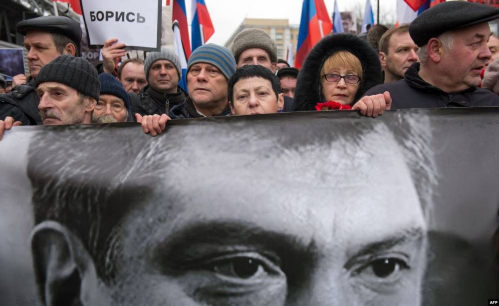 В Ярославле разбили мемориальную табличку на доме, где жил Немцов