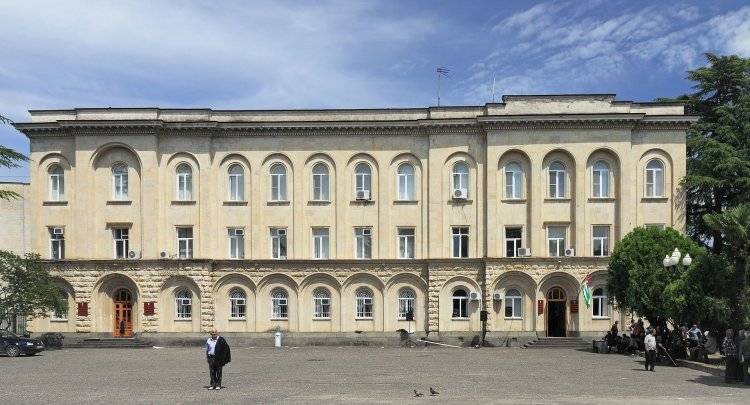 Президент Абхазии предложил перенести выборы на 25 августа