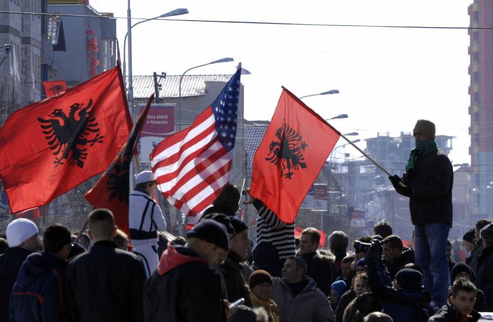 «Кнут и пряник»: В США выдвинули наглый ультиматум Сербии | Политнавигатор