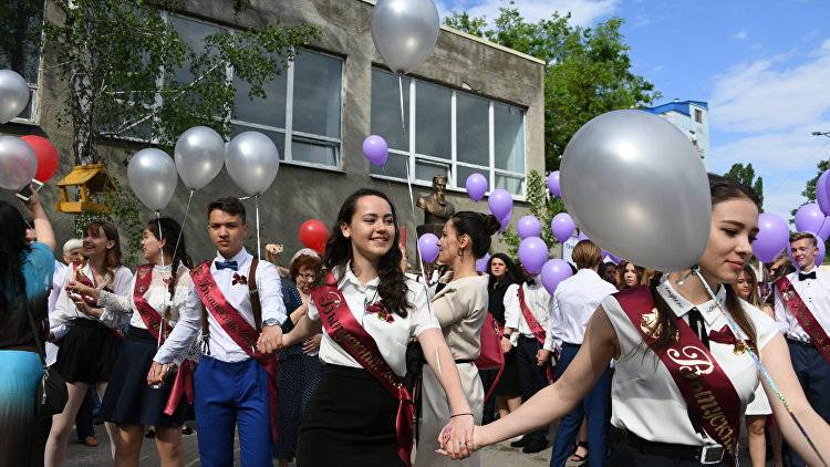 Школа, прощай: как в Крыму проходили последние звонки
