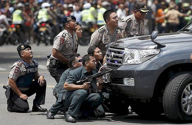 Столица Индонезии пережила вторую ночь массовых беспорядков