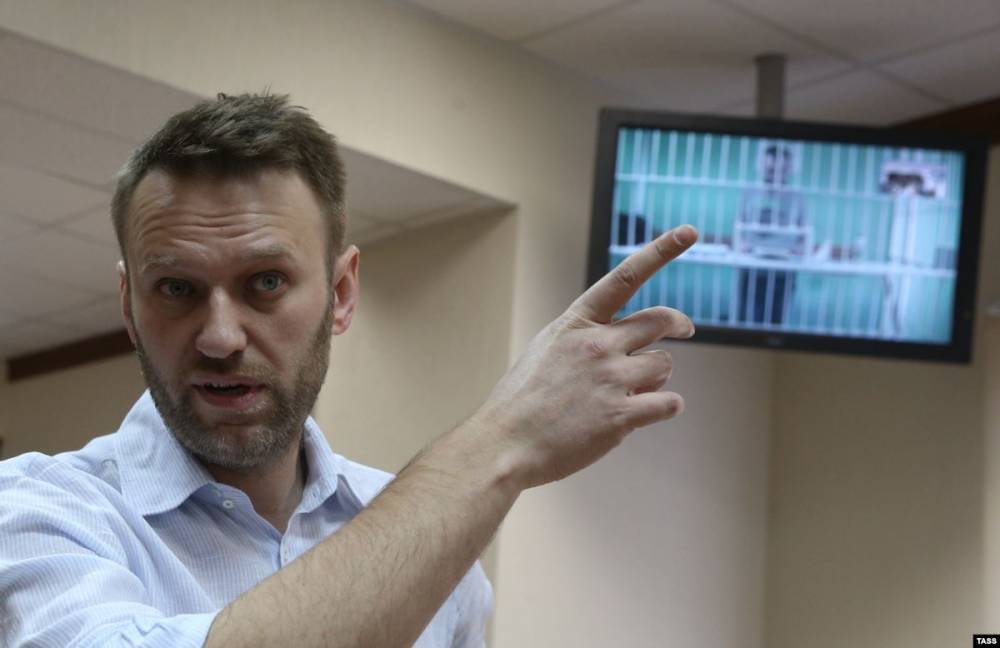 Суд в Москве снял арест со счетов Навального по делу "Ив Роше"
