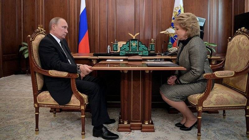 Путин наградил в Кремле Матвиенко, Симоньян и Юдашкина