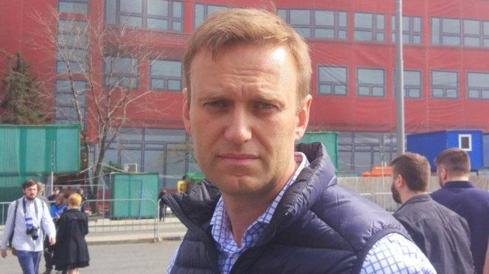 Замоскворецкий суд Москвы снял арест со счетов блогера Навального