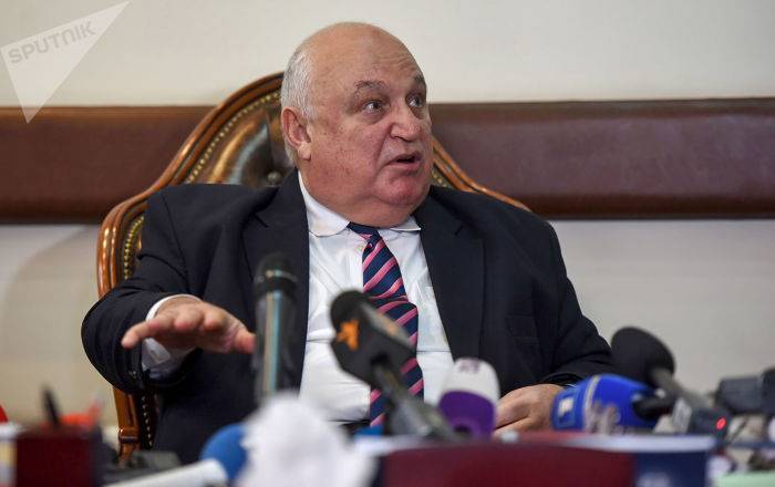 Ректор Ереванского госунирситета Арам Симонян подал в отставку