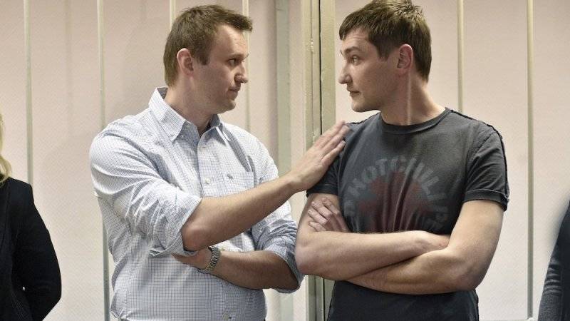 Суд снял со счетов и активов Навального арест по делу «Ив Роше»