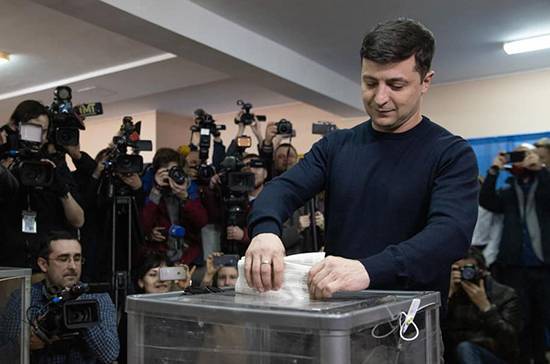 Партия Зеленского лидирует в результатах предвыборных опросов на Украине