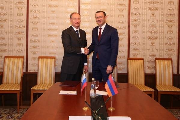 Григорян: На уровне Совбезов Армении и России поддерживается активная связь