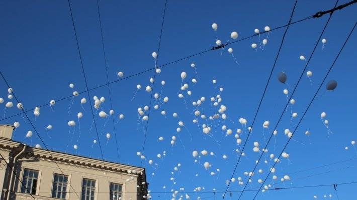 Родители выпускников в Петрозаводске возмущены запретом воздушных шариков