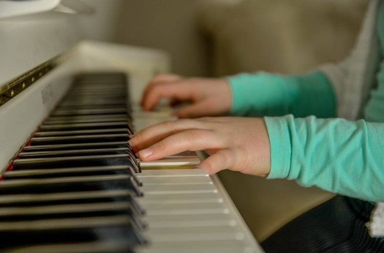 Пианино упало на четырёхлетнюю девочку в Костромской области