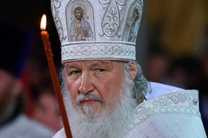 Патриарх Кирилл отстранил от службы ударившего монаха ножом священника