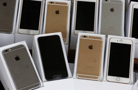 Студент из Китая признал вину в контрабанде iPhone на $1 млн