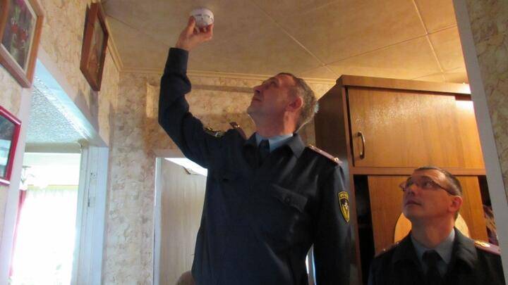 В домах 200 многодетных семей Амурской области установят пожарные извещатели