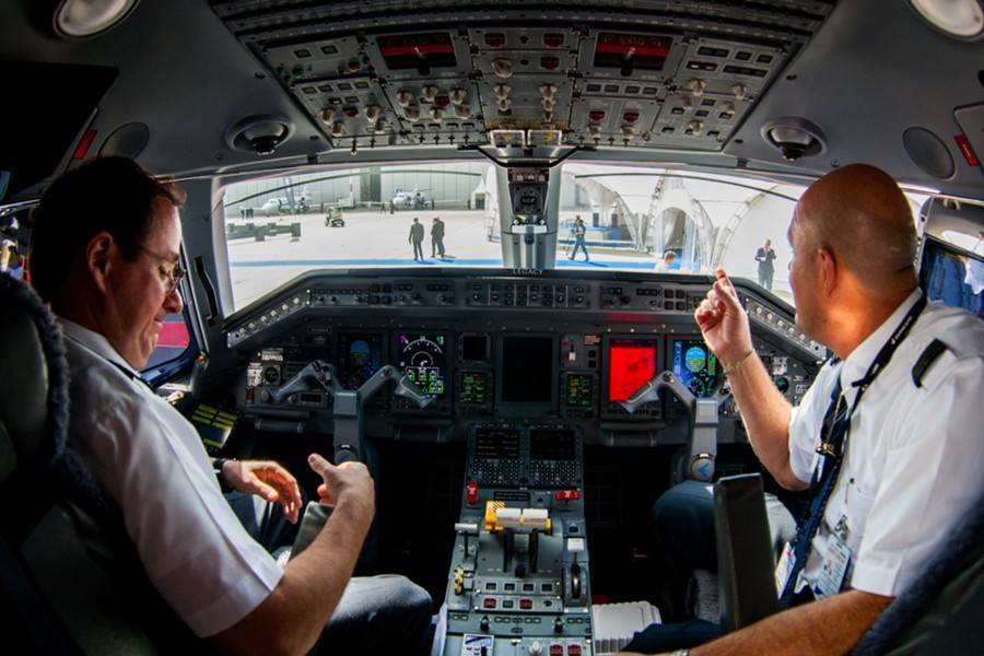 Минтранс сократит квоту авиакомпаний на найм иностранных пилотов