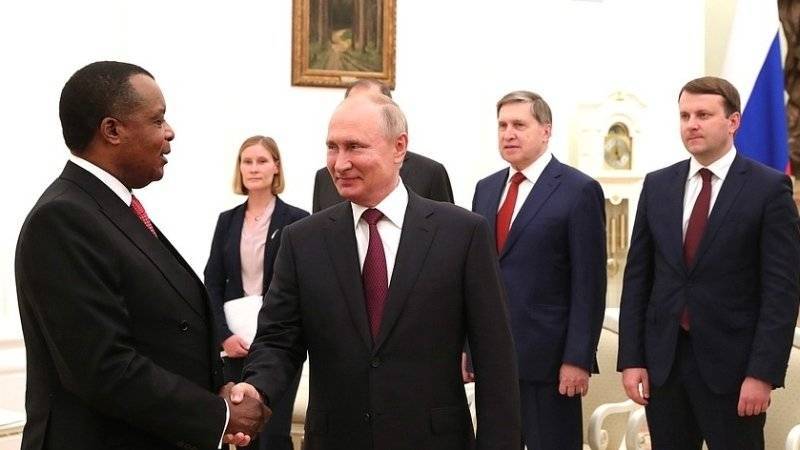 Путин пригласил президента Конго в Сочи