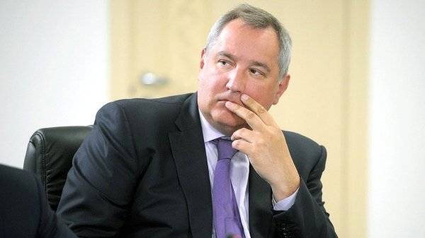 Россия не будет создавать военные орбитальные станции, заявил Рогозин
