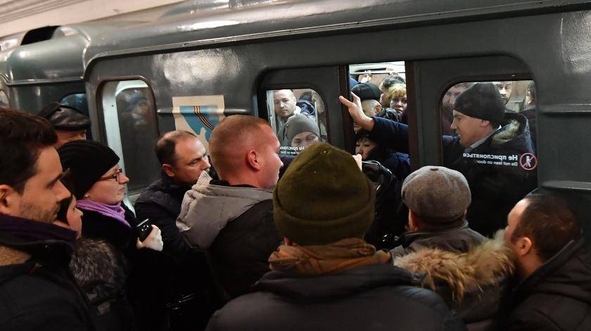 В московском метро остановилось движение