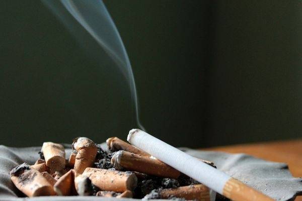 Сигареты без фильтра признаны наиболее опасными — ученые