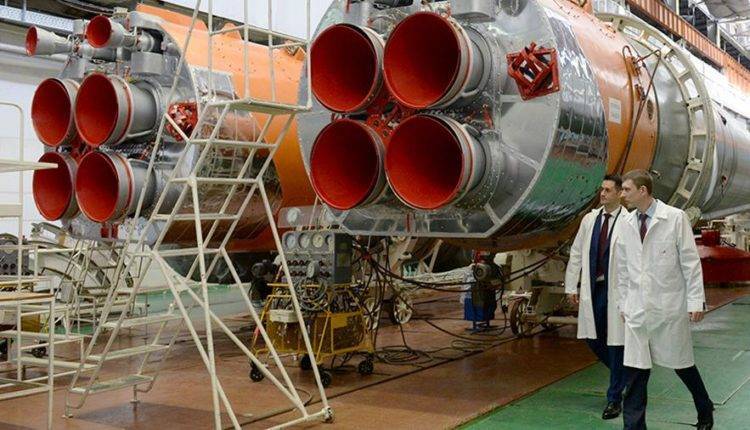 Рогозин анонсировал начало работы над ракетой с возвращаемыми ступенями