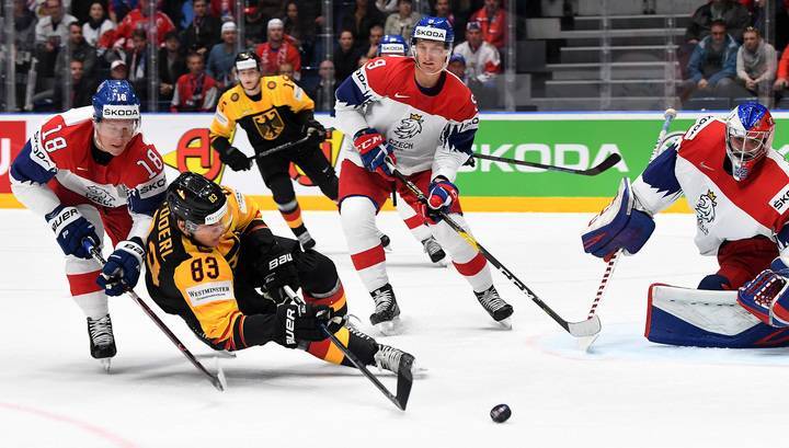 Чешские хоккеисты вышли в полуфинал чемпионата мира