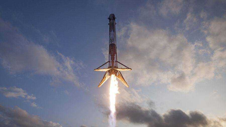Falcon-9 с 60 спутниками проекта Starlink стартовала с космодрома в США