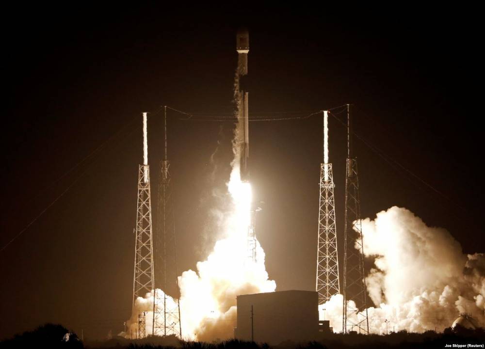 Компания SpaceX вывела на орбиту 60 спутников для глобального интернета