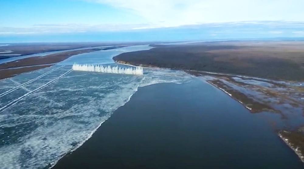 В Якутии на подрыв льда пустили тонну взрывчатки (видео)