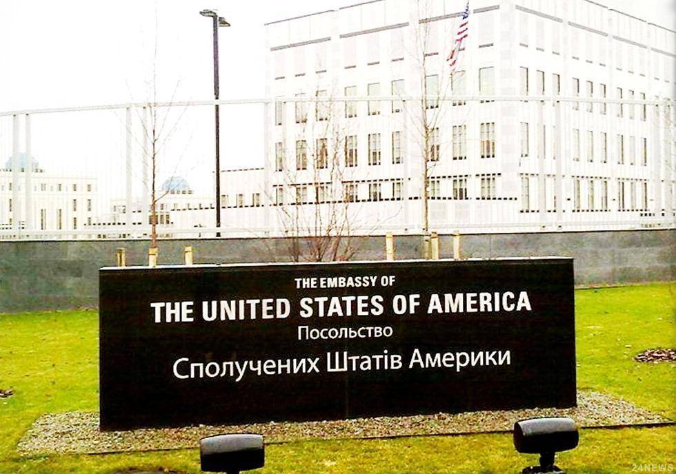 Американские дипломаты в Киеве опять просят граждан США быть осторожнее: работает новая схема грабежей