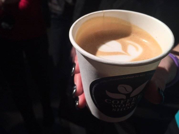 Россияне больше итальянцев и французов любят пить кофе на улице