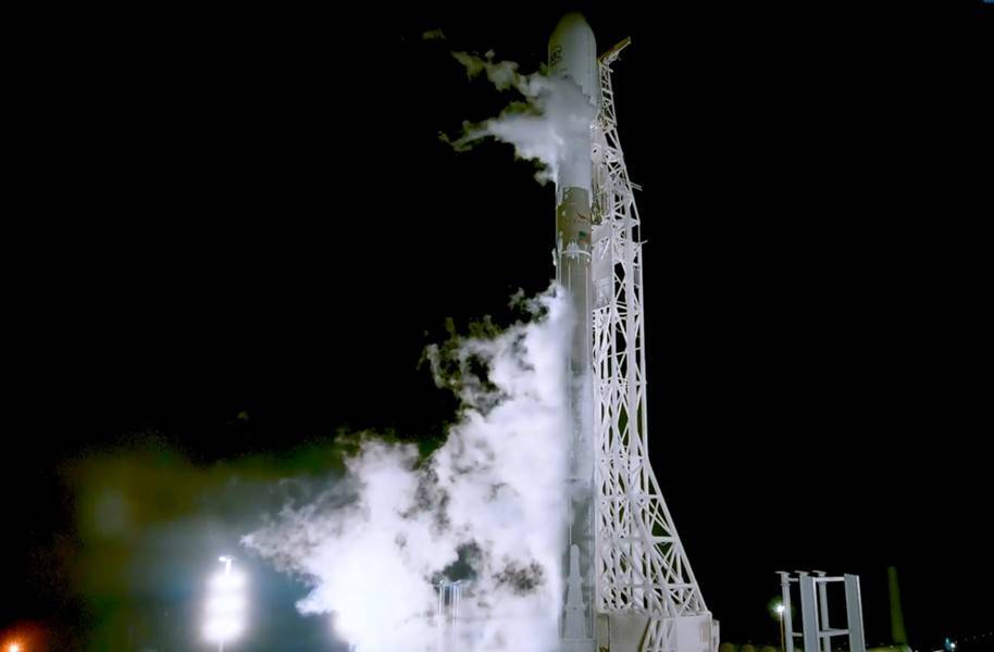 SpaceX вывела на орбиту первую группировку спутников для раздачи интернета