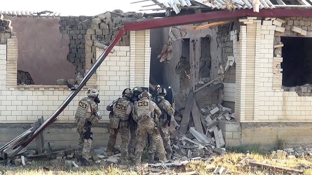 Перестрелка ФСБ с боевиками в Дагестане попала на видео