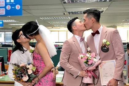 В Азии прошла первая в истории массовая гей-свадьба