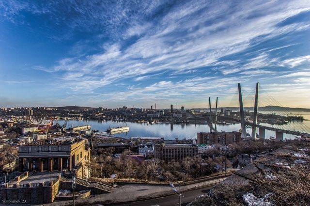 Директор школы во Владивостоке уволилась после скандала на выпускном
