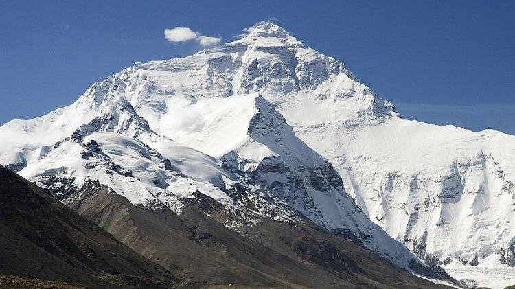 Два альпиниста погибли при спуске с Эвереста