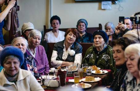 Кафе в Петербурге, где бесплатно кормили пенсионеров, закрылось из-за штрафов