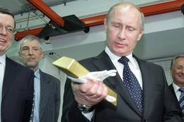 Экономист: россияне покупают еду и лекарства в кредит