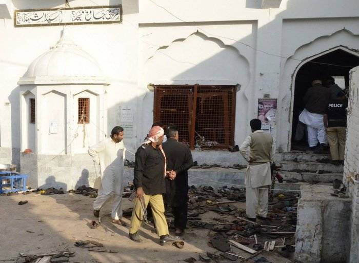 Взрыв в Пакистане: один человек погиб, 14 получили ранения