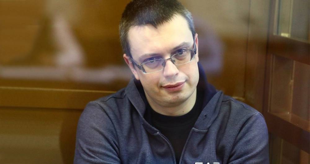 Суд освободил осужденного за взятку экс-замглавы московского СКР Никандрова