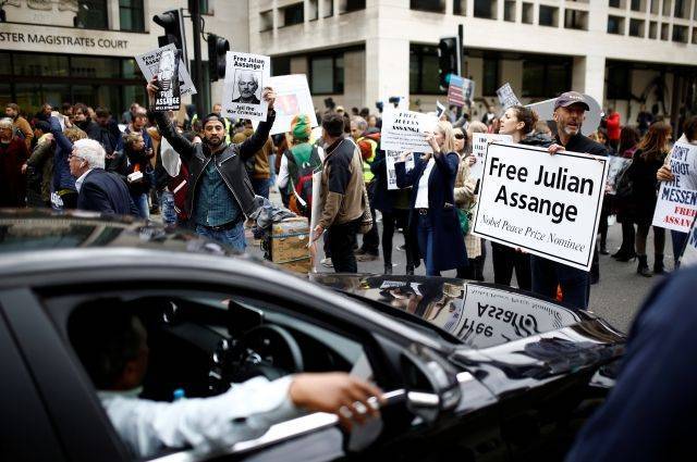 В Союзе журналистов назвали неприемлемыми новые обвинения по делу Ассанжа