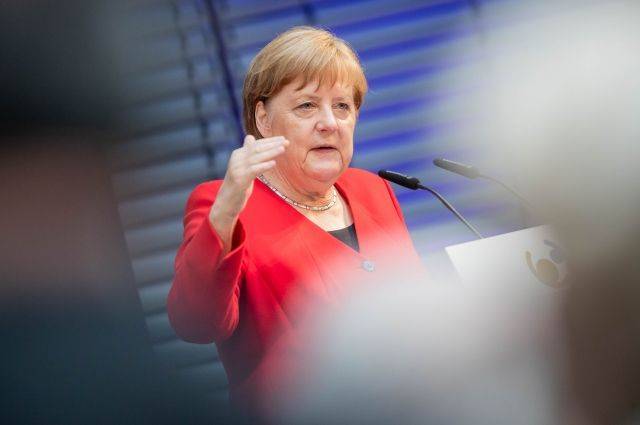 Ангела Меркель - Мария Адебар - Мартин Фиц - Меркель приняла к сведению критику блогера - aif.ru - Германия