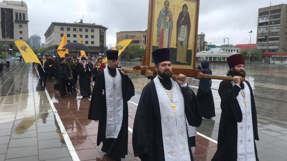 Тюменские школьники вступили в организацию "Орлята" по благословению митрополита