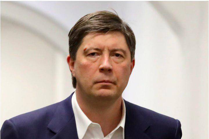 Альфа-банк подал пять исков против бывшего акционера «Югры» Алексея Хотина