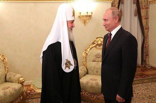 Путин пожелал патриарху Кириллу, чтобы он разгрузил свой плотный график
