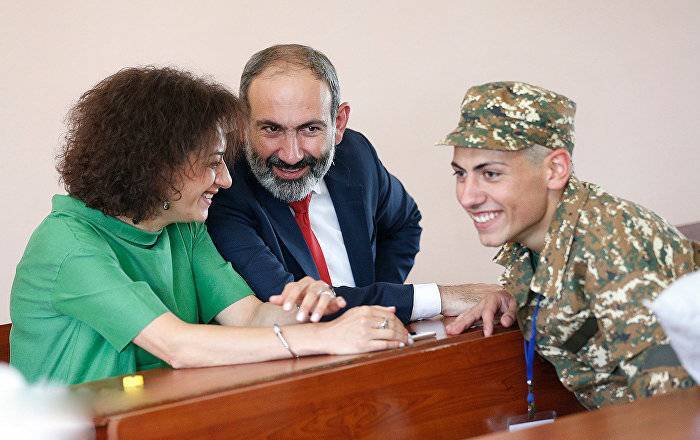 Сын Никола Пашиняна отбыл на краткосрочные учебные курсы - Минобороны Армении