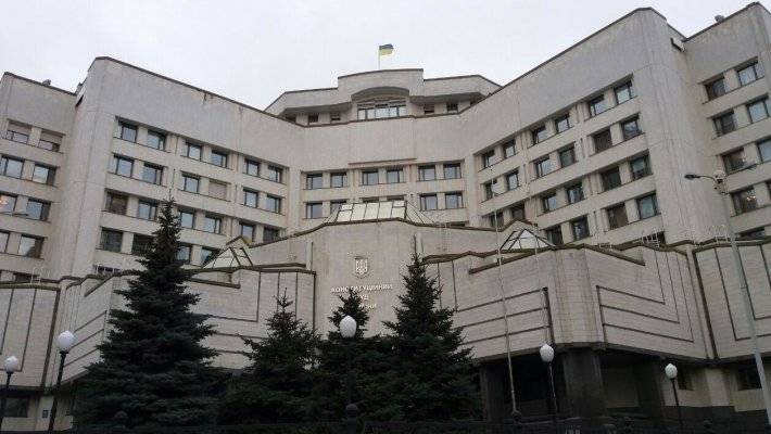 Депутаты обжаловали указ Зеленского о роспуске Рады в Конституционном суде