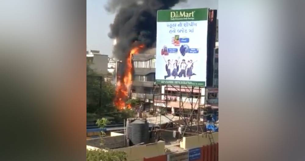 Жертвами пожара в индийском ТЦ стали 15 человек